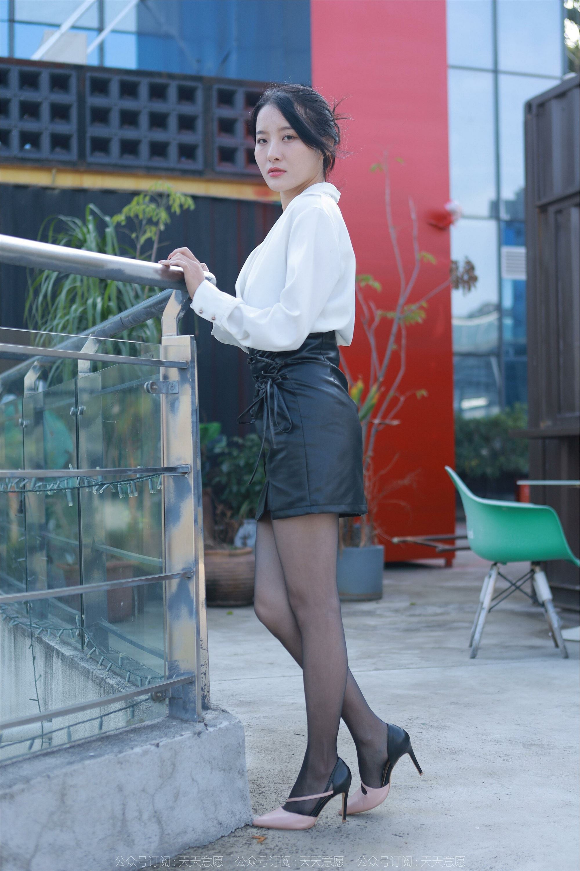 IESS异思趣向 2022.04.01 丝享家1046：婉萍《嘿丝皮裙街拍》